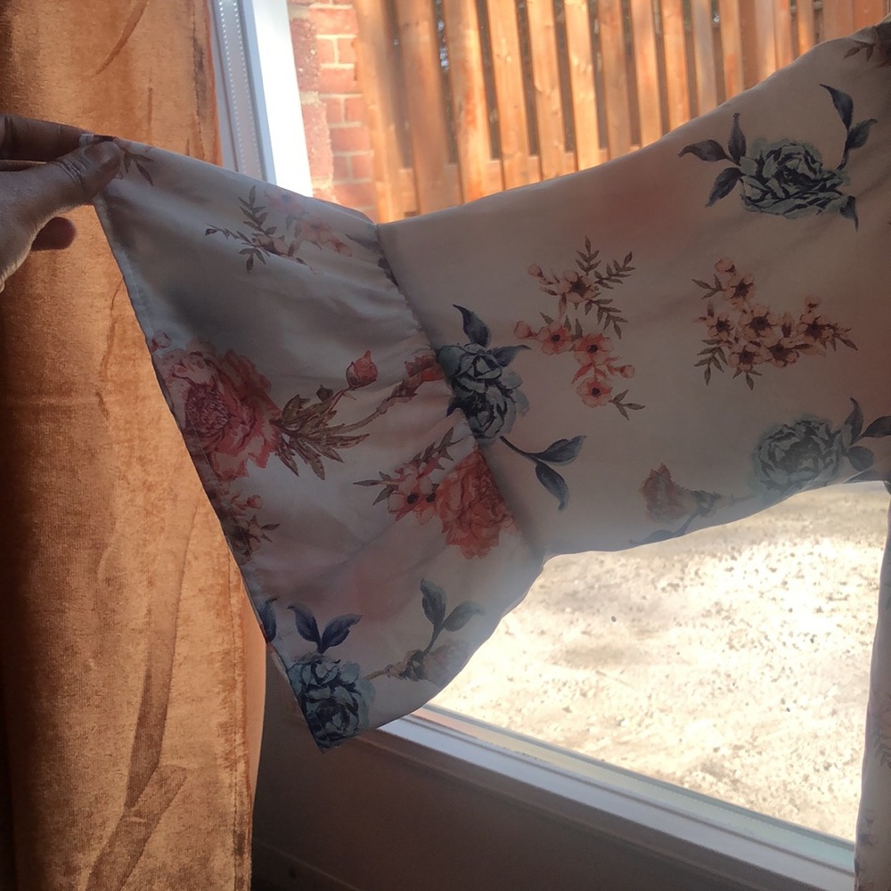 Floral blouse - Picture 2 of 3